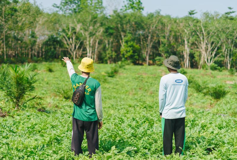 Palm Oil at the Crossroads: Between Criticism and Its Vital Role for Smallholder Farmers